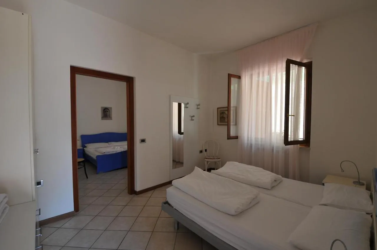 Aparthotel Residence Mirabel Tignale Italien